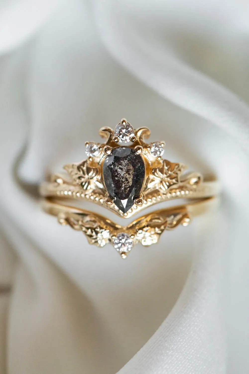 Natural salt and pepper diamond bridal ring set, ivy leaves engagement ring set with diamonds / Ariadne
