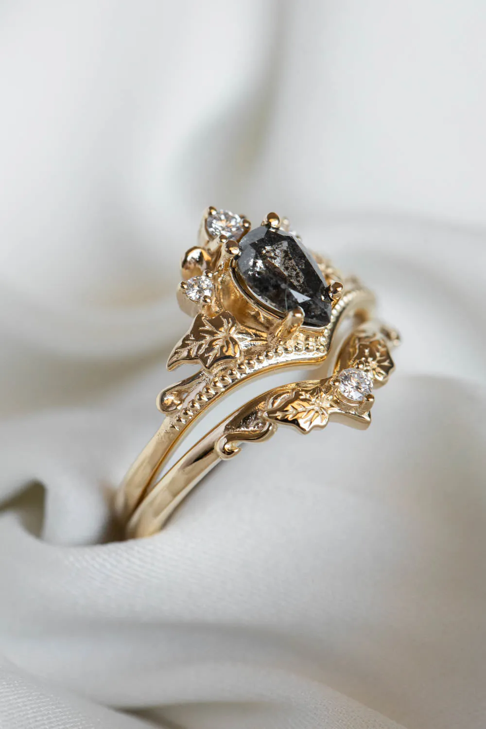 Natural salt and pepper diamond bridal ring set, ivy leaves engagement ring set with diamonds / Ariadne