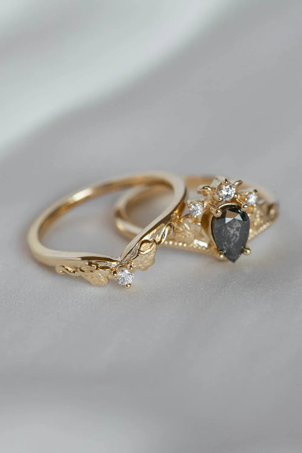 Natural salt and pepper diamond bridal ring set, ivy leaves engagement ring set with diamonds / Ariadne