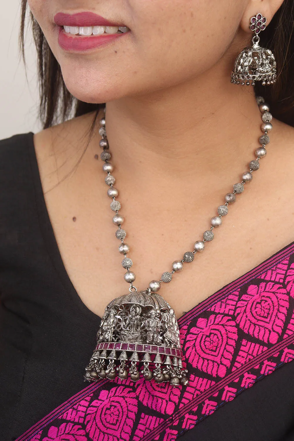 Radiant Elegance: Luxurionworld's Exclusive Necklace Set for Unmatched Sophistication