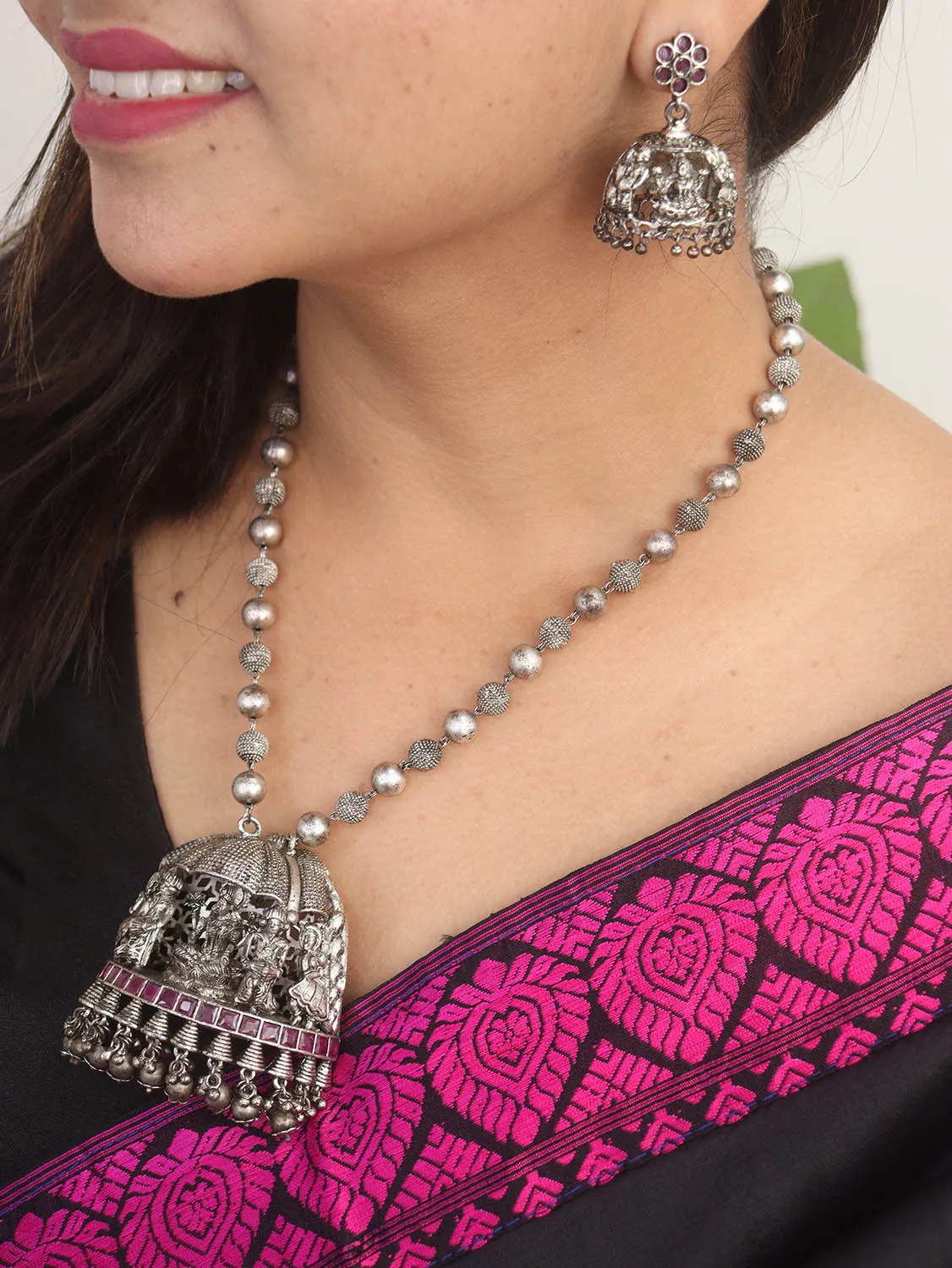 Radiant Elegance: Luxurionworld's Exclusive Necklace Set for Unmatched Sophistication