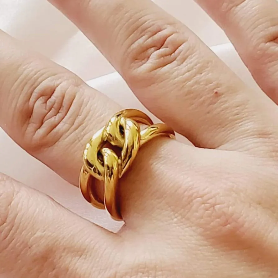 Zivel Knot Ring