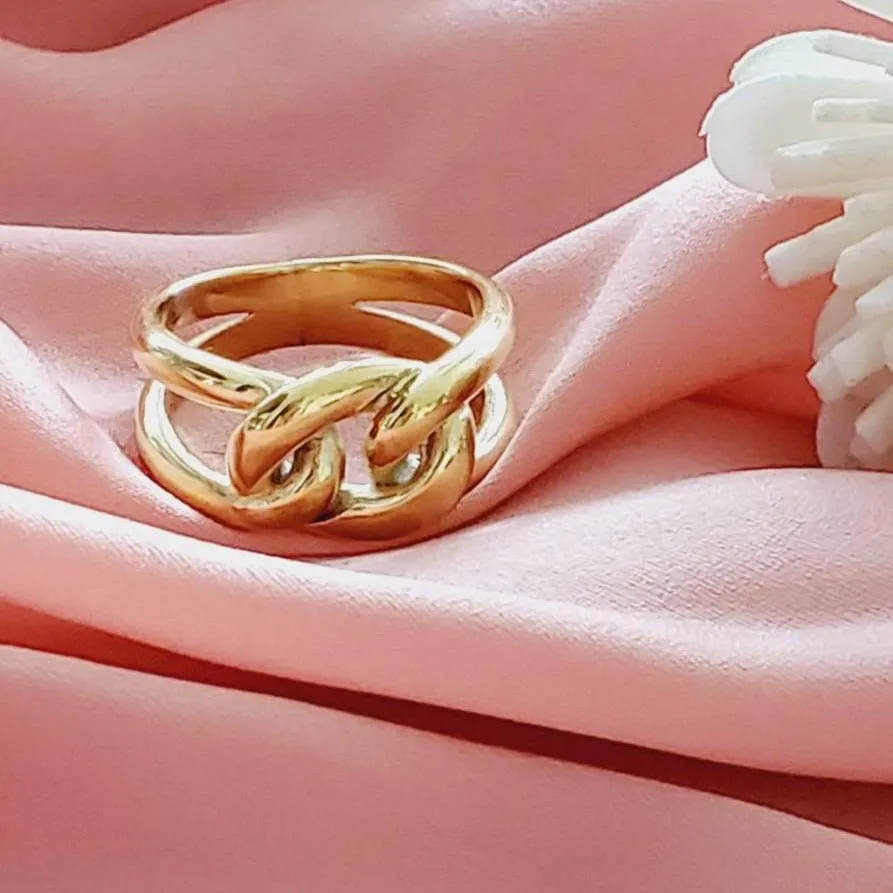 Zivel Knot Ring