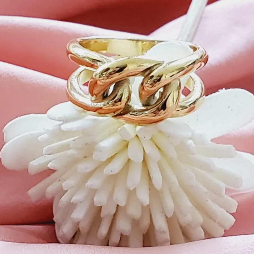 Zivel Knot Ring