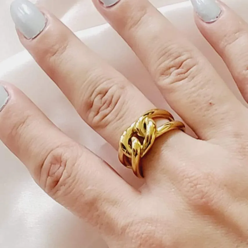 Zivel Knot Ring